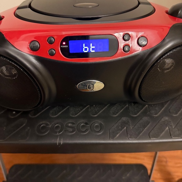 New Groove Onn Red Boombox CD Player & FM w/Radio Bluetooth Wireless Technology - Picture 5 of 11